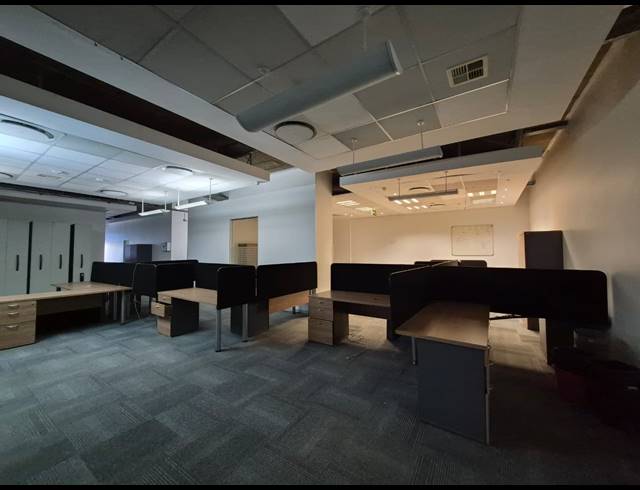 1,606M² OFFICE TO LET IN CRAIGHALL